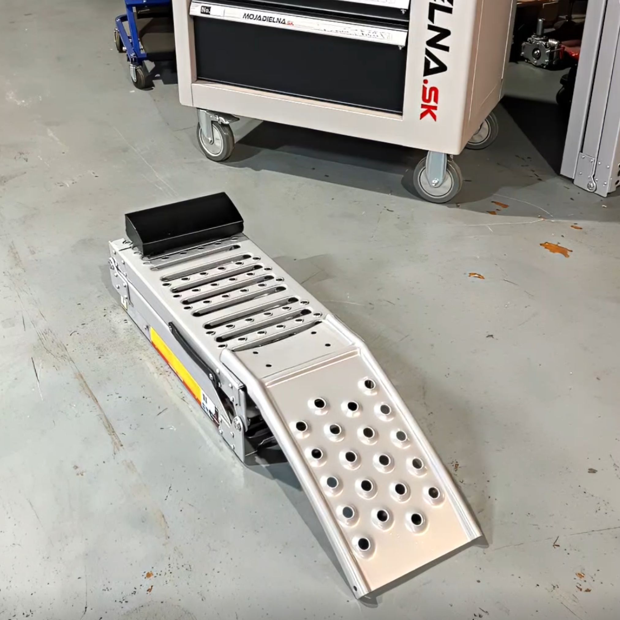 Nájazdové rampy skladacie do 2200 kg Nájazdy G02047 (10)